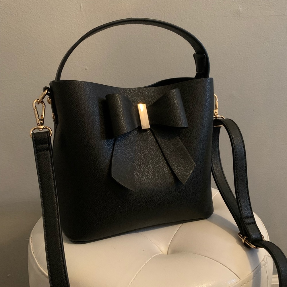 Simple Black Purse - Picture 4 of 8